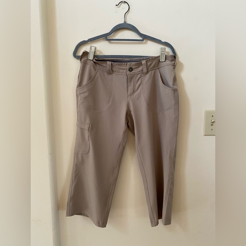 The North Face Women’s Size 6 Taupe Stretch Cargo Hiking Capri Pants